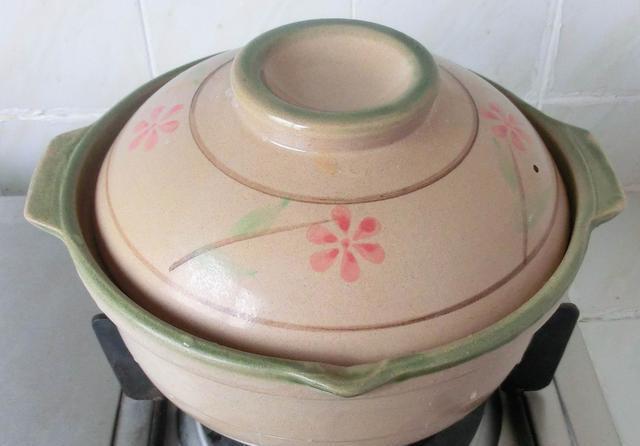 天越冷越爱吃的一锅腊肉煲，做法简单又好吃，鲜香汁美还特别下饭