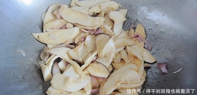 婆婆的晚餐,晒到朋友圈,几十年不变的样子,就是爱吃这样的菜