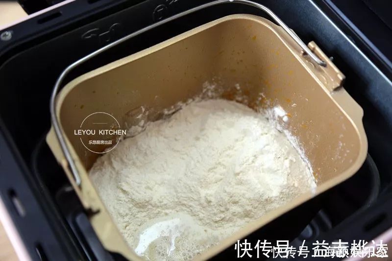 豆沙馅|多捏几下，豆沙包和花一样漂亮，过年端上桌，全家抢着拍照