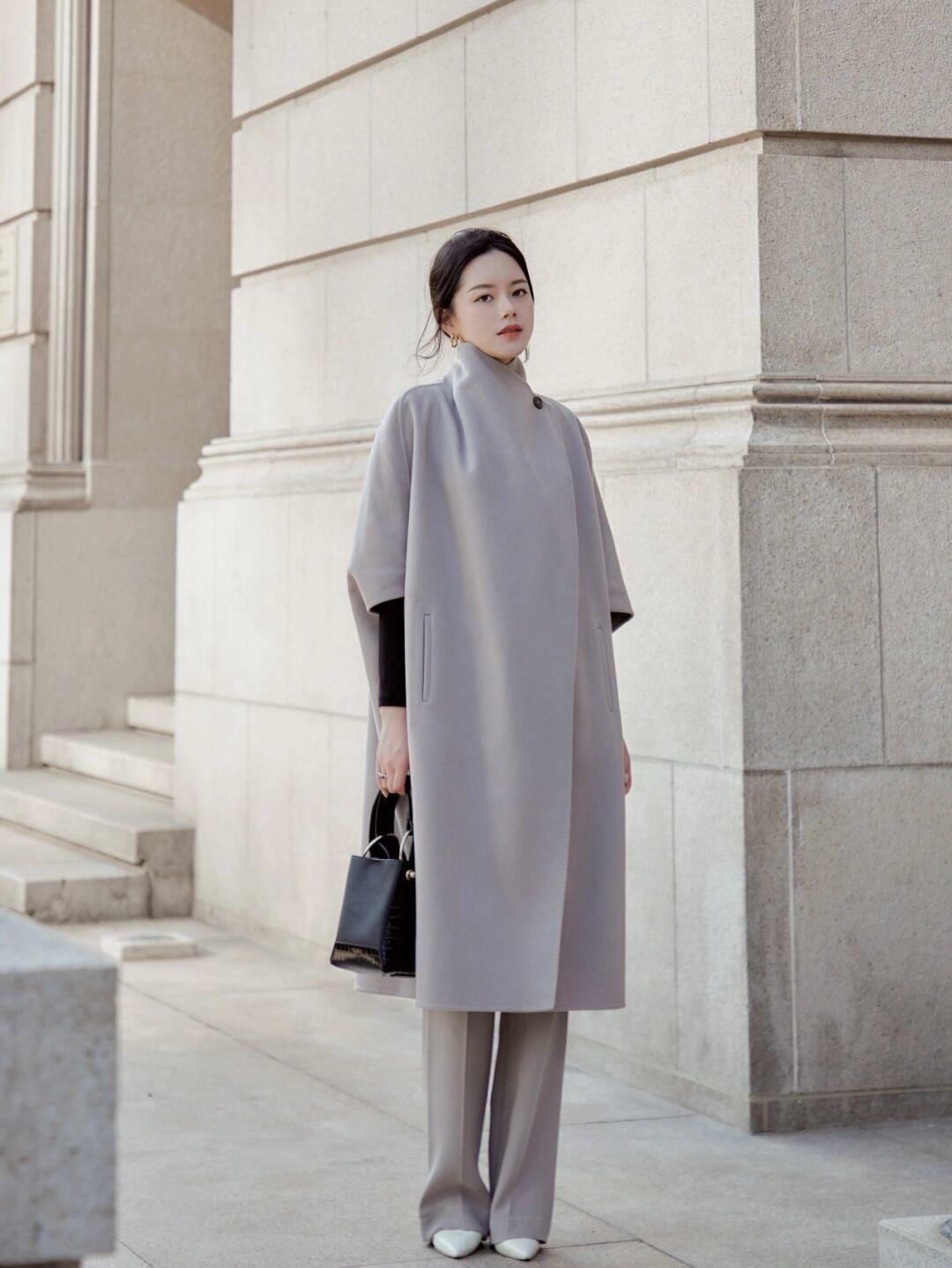 大衣|斗篷大衣才是冬季的最浪漫穿搭,借鉴4个实用款式,帮你赢得优雅