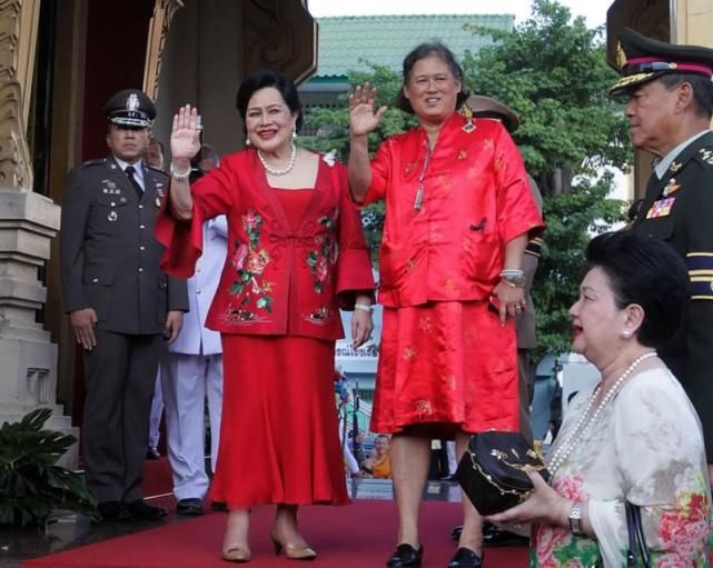 诗琳通公主庆祝中国春节好用心！中山装太遮肉，苏提达忙效仿急于讨好