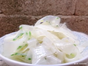 筋道|1分钟教你在家做凉皮,爽滑筋道,干净又卫生,孩子一次都吃两碗