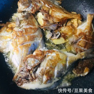小米辣|三步搞定香酥葱香鲳鱼我家吃了十年，竟然还没吃腻
