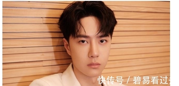 王一博“失蹤人口”回歸,下班拍變裝,“摩托姐姐”集體過(guò)年