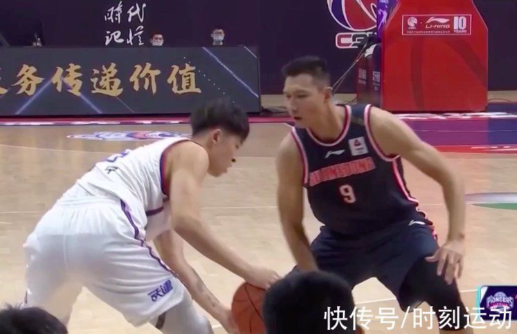 赵睿|徐杰1打3不给易建联传球,60秒独得7分太风光,阿联无奈苦笑叹息