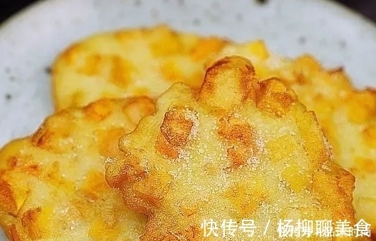 面糊|红薯别再烤着吃了，简单做个红薯饼，外酥里嫩，既是零食也是早餐