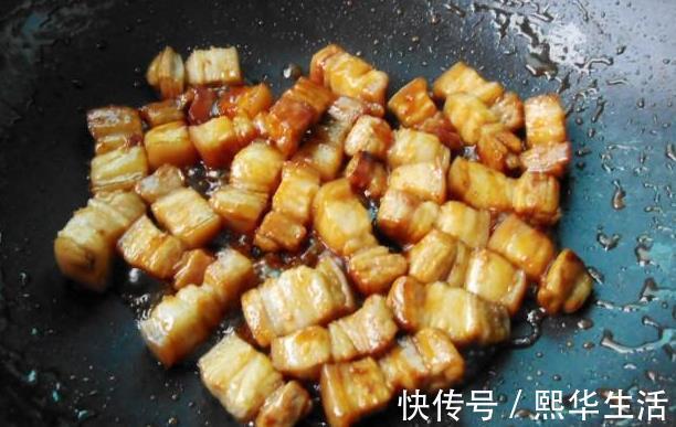 大葱段|红烧肉怎么做才好吃?分享传统老做法,肉软烂入味,香气扑鼻