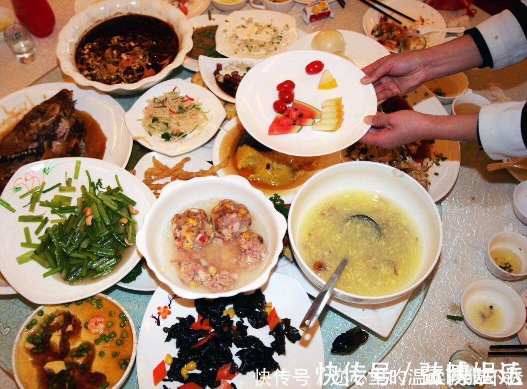 脾胃|7岁男童积食不长个,提醒各位家长3类“毒晚餐”别再喂孩子