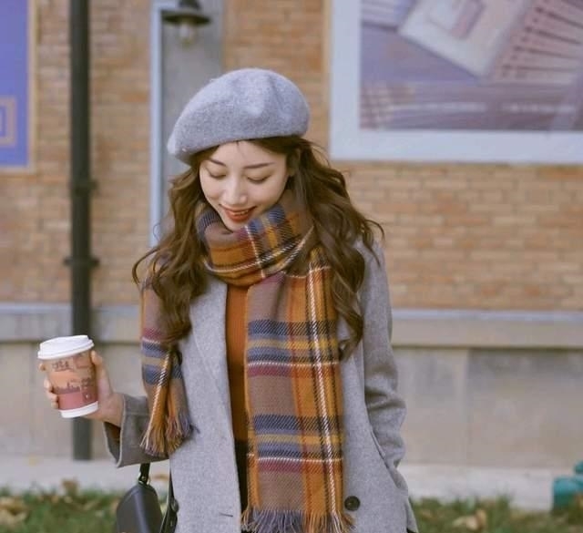 女人 精致的女人不需要扮嫩,身着优雅的裙装穿搭,温柔高级又不显老