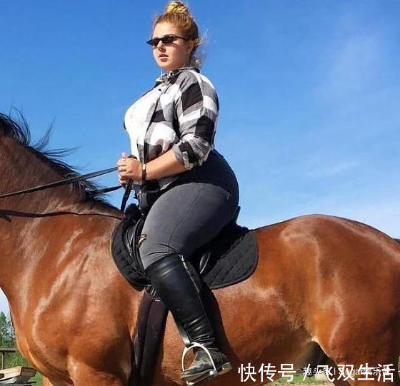 乌克兰|24岁乌克兰大码模特，身材凹凸匀称，展现圆润饱满丰腴美