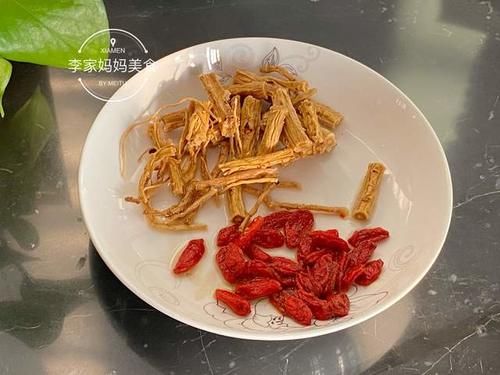 党参|炖肉汤，记得多加“1红1黄”2种食材，食材合理搭配，营养翻倍