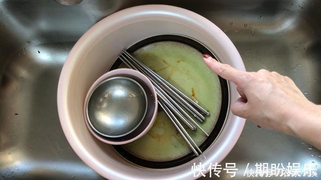 错误|这样洗碗等于吃毒，提醒父母亲戚，洗碗的错误习惯得改改！
