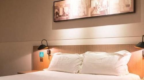 卧室|头一次见有人卧室装这种床,太聪明了,看完想回家效仿装一个