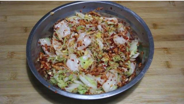 好吃|白菜别只会炒着吃,教你一个新吃法,好吃得停不下嘴