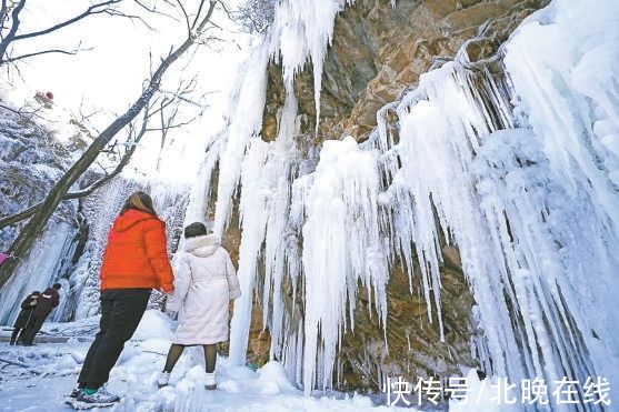 张骜|荒山变冰瀑，带热乡村冬季游！北京门头沟这个村的新招数，管用