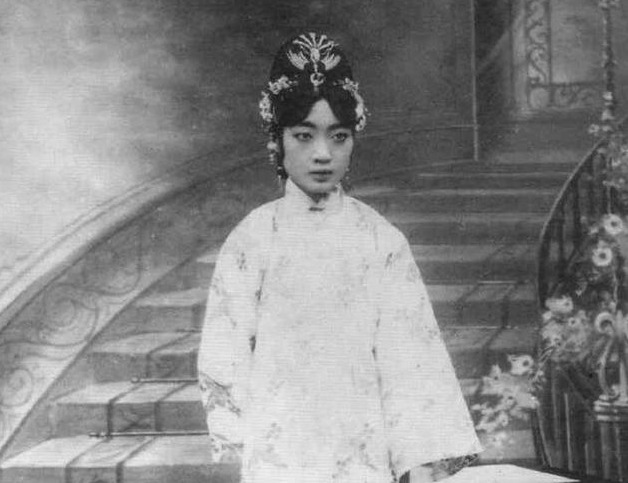 遗物|末代皇后婉容惨死狱中,尸体被扔进臭水沟,身上只有一件遗物