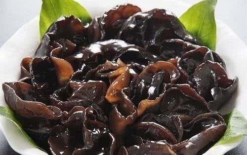 胡芹|黑木耳加一宝,常吃气色好了,子宫干净了,不想满脸皱纹可试试