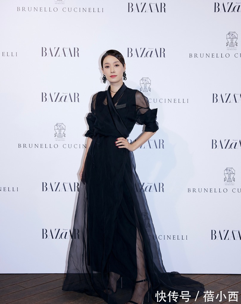 小蛮腰|又被“马伊琍”惊艳到!穿格纹连衣裙配小白靴,45岁状态逆天了