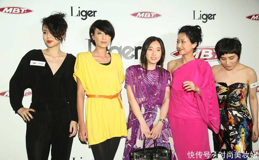 老气|甘比嫁入豪门后真敢穿,挑战老气的紫色连衣裙,气质有点撑不起来