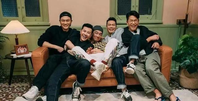 《哥哥》成团后资源差距大,有人成时尚宠儿,3rapper被打回原形