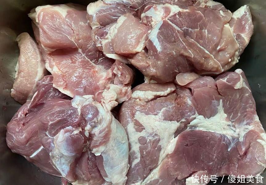 猪肉|从冰箱里拿出的冻肉,万不可加水泡,教你一招,吃起来跟鲜肉一样