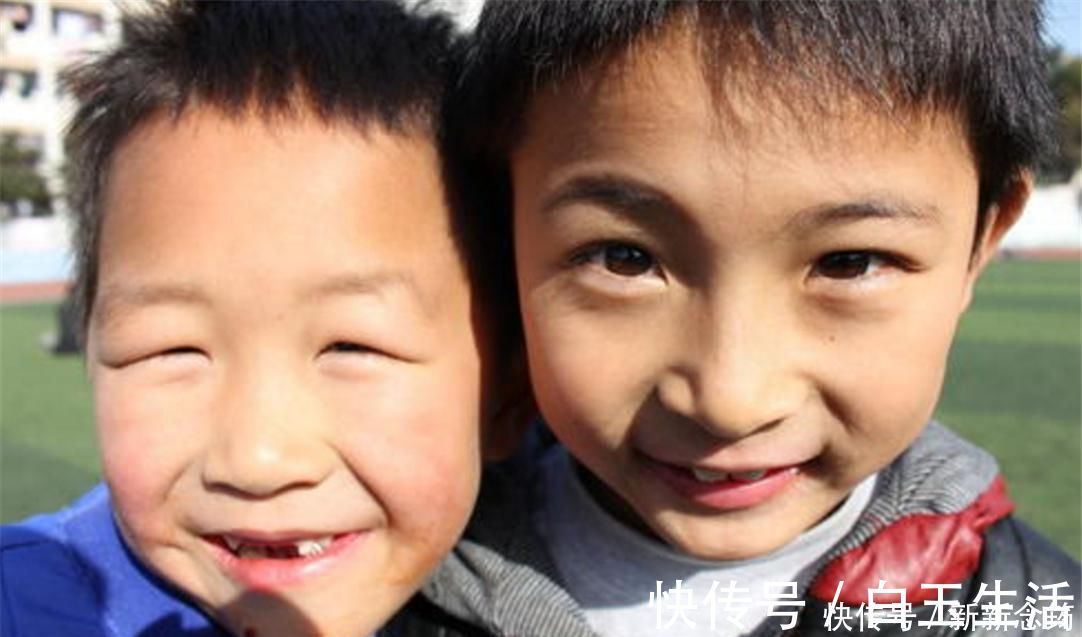 父母|孩子3个行为明明是缺爱,父母却骄傲地以为孩子是高情商,可悲