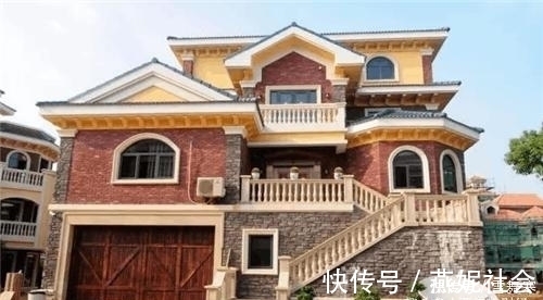 房价|手握40万现金，在市里付首付，还是回农村盖别墅？未来谁更吃香？