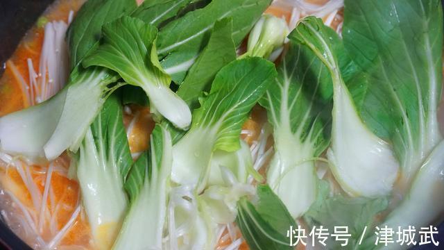 萝卜和它一起炖，味道特别鲜！热腾腾端上桌，营养下饭，吃完暖和