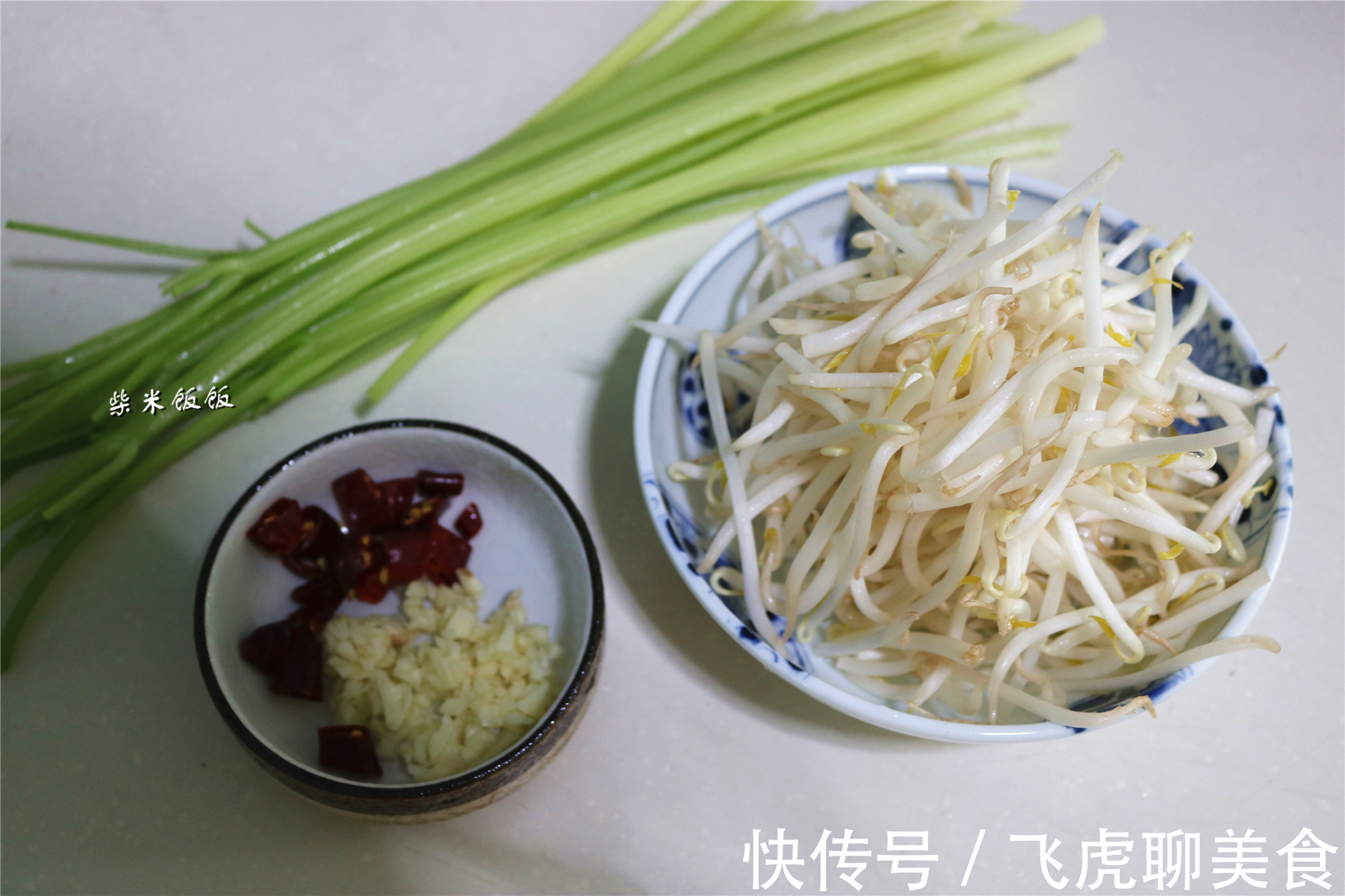 干辣椒|夏天吃芹菜，我从不放肉！加它一起炒，清热消暑，比炒肉强