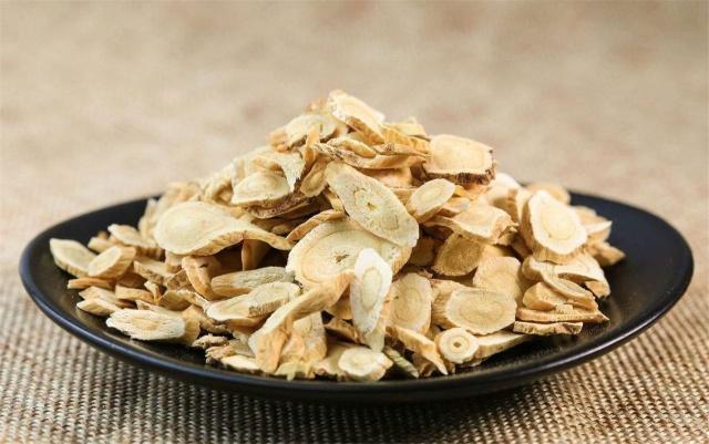 红枣|黄芪、枸杞和红枣一起泡水喝，气血双补，但1类人不适合饮用