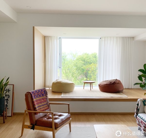 颜值担当|如何让客厅更有牌面？门窗这样装，轻松打造超赞的「高颜值」客厅！