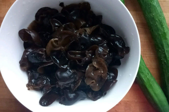 炒木耳时,不能加2物,吃了等于是给自己找罪受!