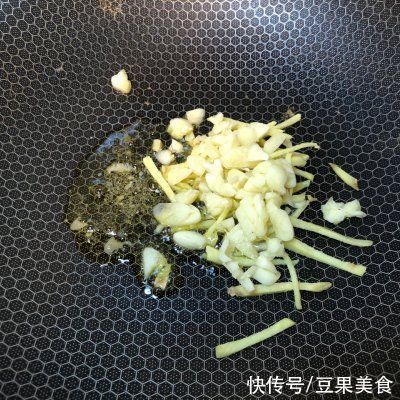 鲜美|#不容错过的鲜美滋味#葱焖梭子蟹