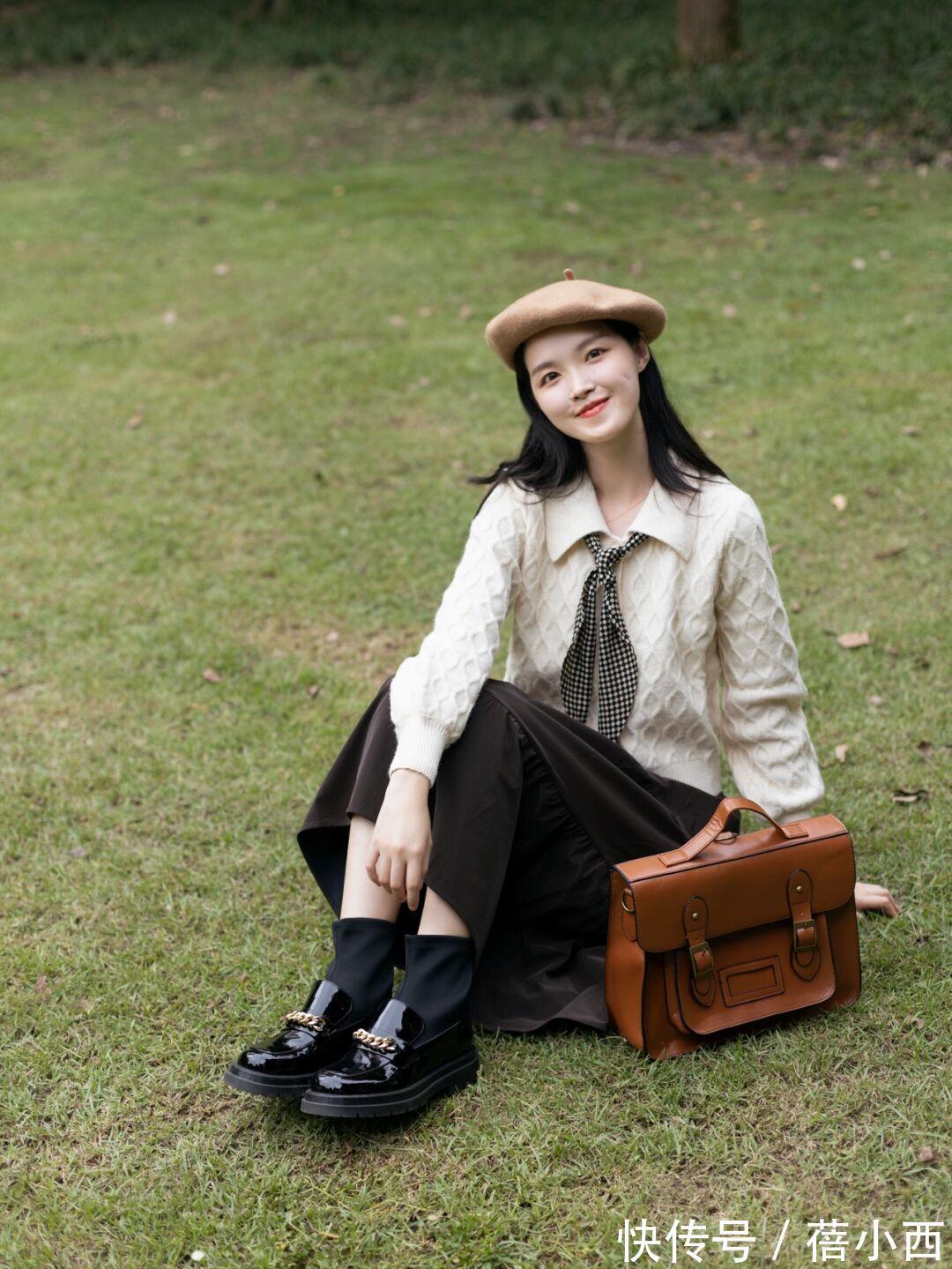 学院风 小白鞋过时了,今年冬季流行“乐福鞋”,搭配裤子、半身裙都高级