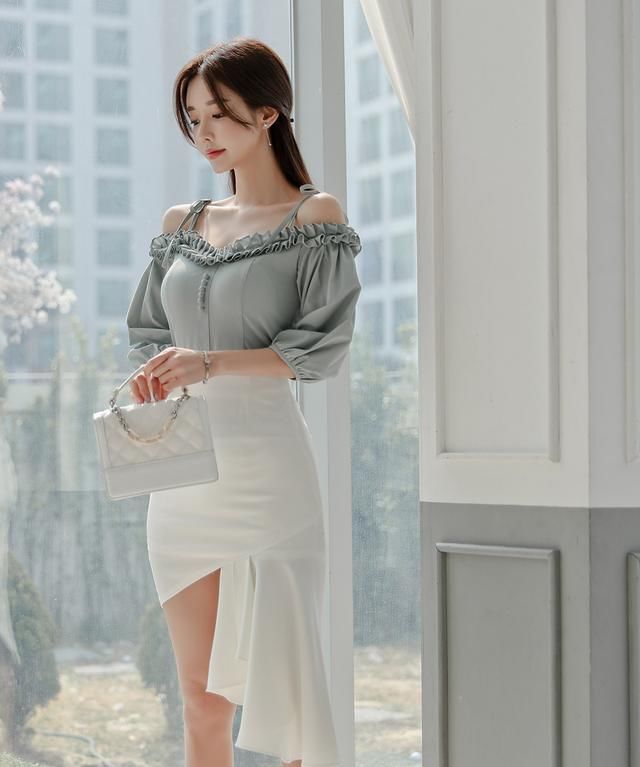 孙允珠不同颜色搭配，黑色蕾丝和灰色雪纺以及粉色包臀裙，哪款好