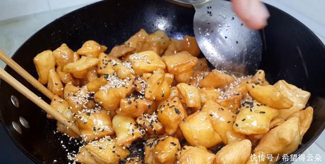  小零食|面粉这样做太神奇了，加3个鸡蛋，个个焦脆香甜，一口一个真过瘾