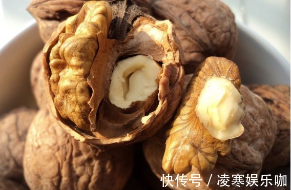 亚麻油酸|核桃什么时间吃“最补脑”很多人都在“瞎吃”,还不如不吃