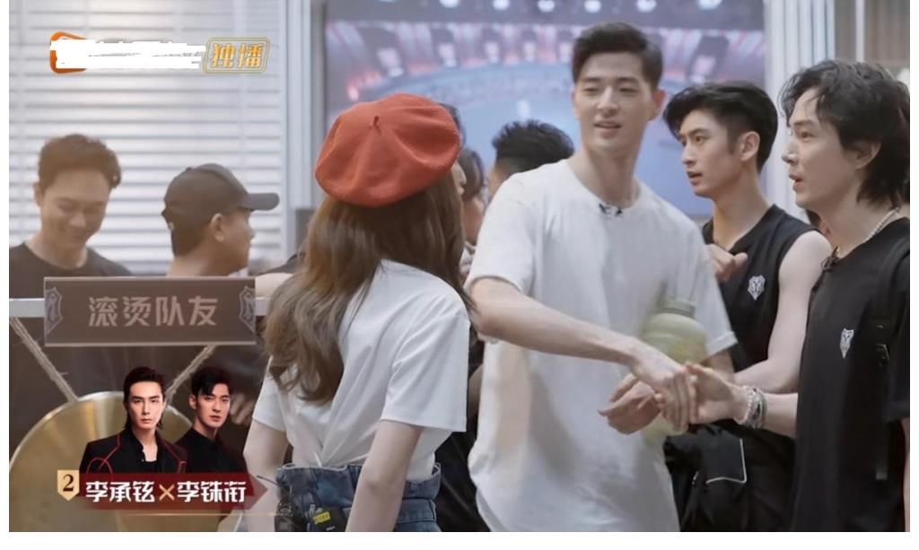 比赛|重看《哥哥》第一期,我发现三个细节,左右了整季比赛的走向