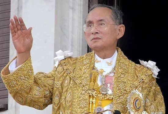 仇恨|93岁的女王,今天也是拉仇恨的一天呢!