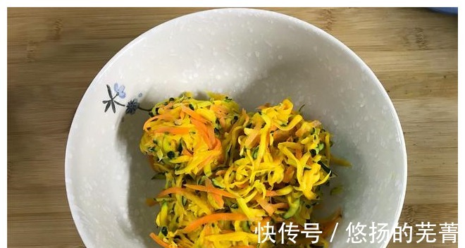 夏天|夏天这瓜正当季,1块钱1斤做成早餐饼,不用发酵不揉面,营养好!