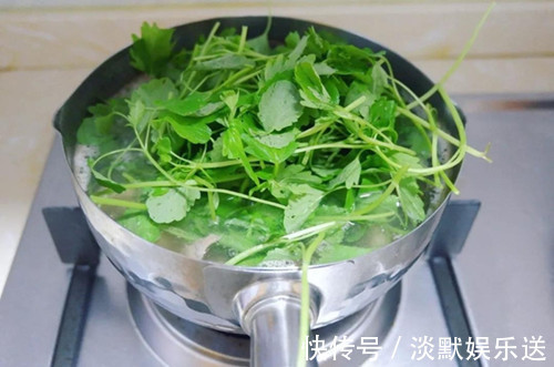 益母草|十个女人九个腰痛,用此物煮粥吃,腰变灵活了,还能清除体内垃圾