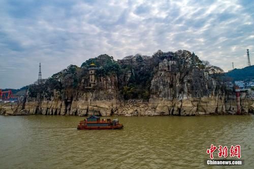 逼近|中国最大的淡水湖鄱阳湖水位跌破9米 逼近极枯水位