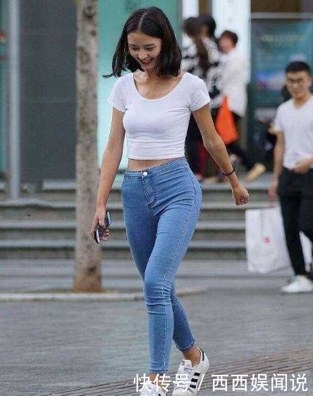 街拍：优雅百搭，不一样的魅力尽显傲人曲线