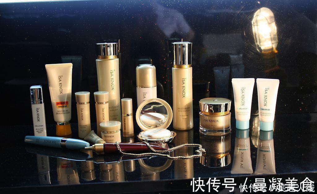 女生们 女生们的包包里到底装了些什么东西经过我了解发现,真不一般