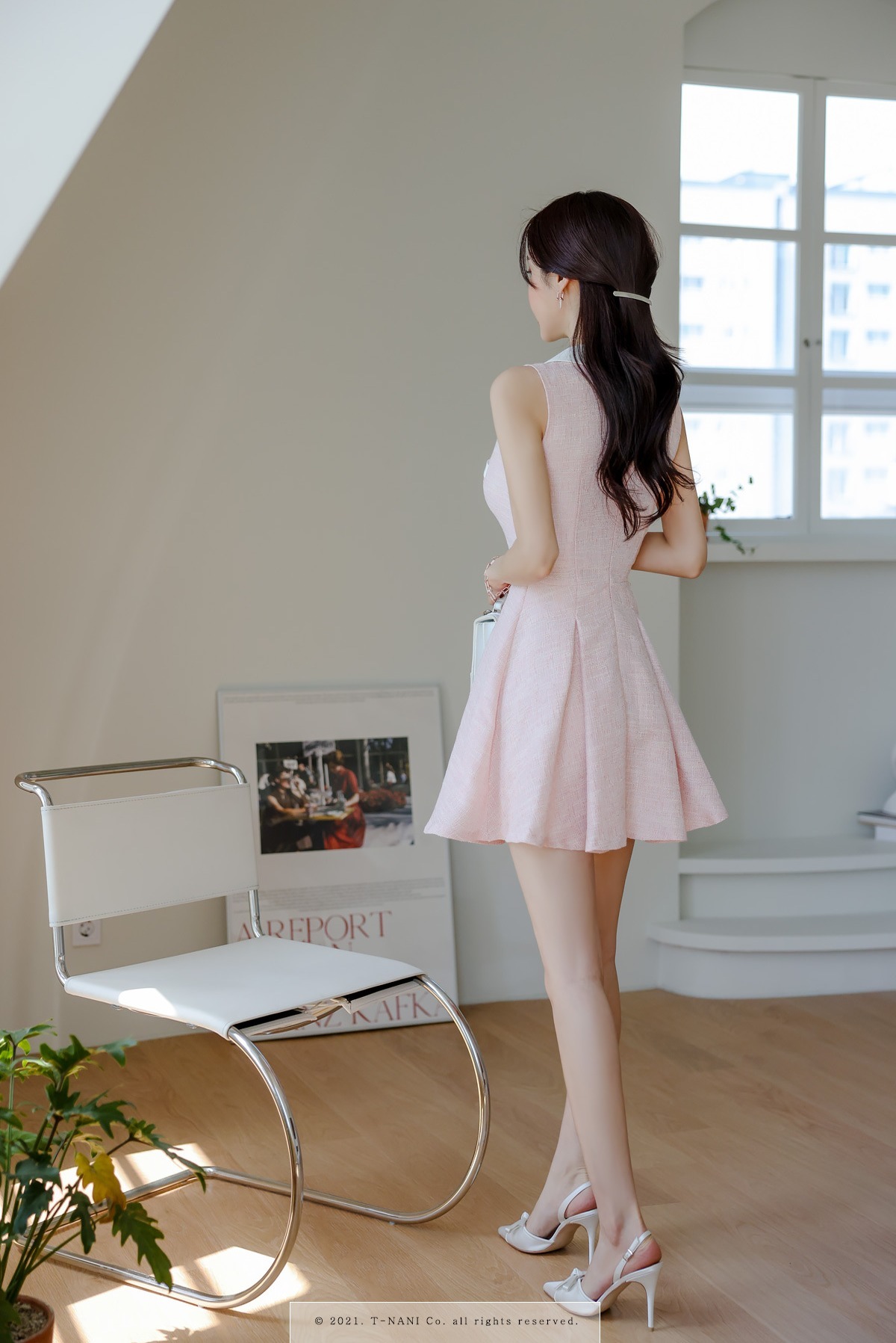 首发|首发孙允珠高清时尚搭配:甜彩霓虹棉花糖水漾芭莎洋裙