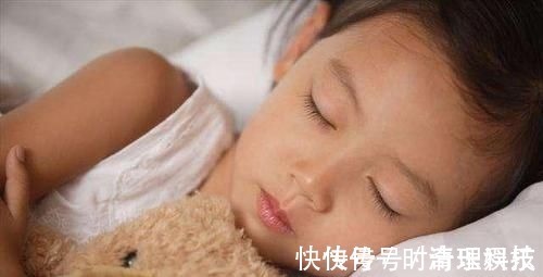 睡眠质量|常常这样睡觉的娃，发育可能会落后同龄人一大截，难怪孩子长不高