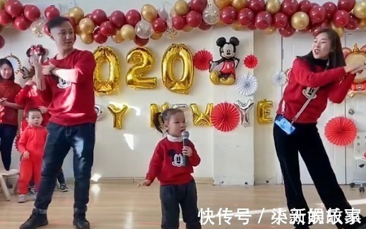 家庭教育|“最走心夫妇”带娃参加联欢会,如今没点才艺,都不敢当家长了