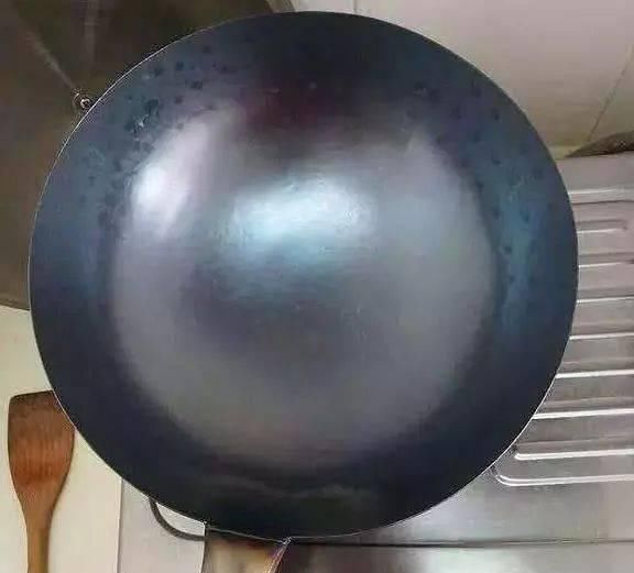 不管铁锅多锈多旧,倒些它们泡一泡,几分钟变新锅,学会一生受用