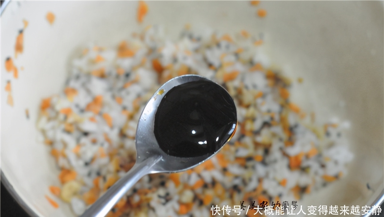 米饭新做法,儿子着了迷,配点蔬菜,简单一做,天天吃不够