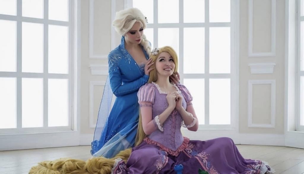 姐妹花|别隐藏了,国外粉丝列出“铁证”,艾莎的妹妹不是安娜、而是她